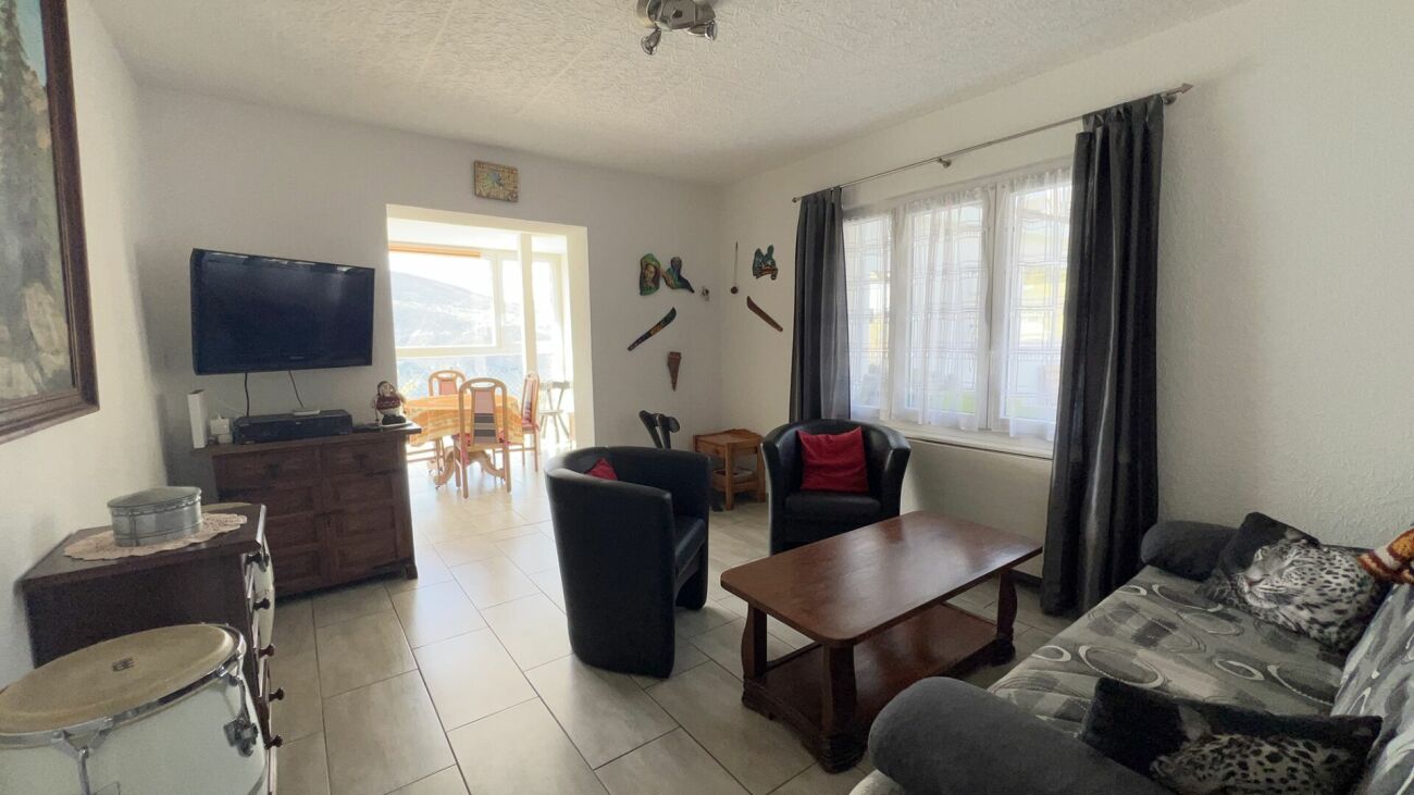 Wohnzimmer mit Blick in den Essbereich