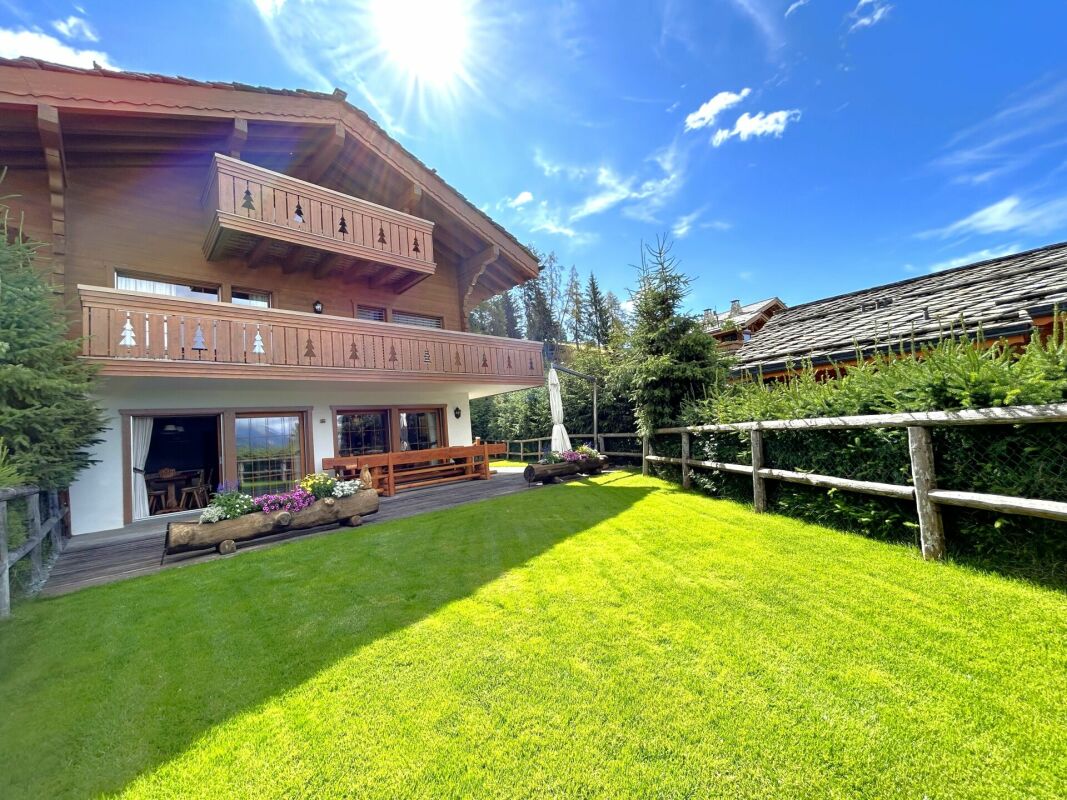 Chalet mit Garten und Balkon