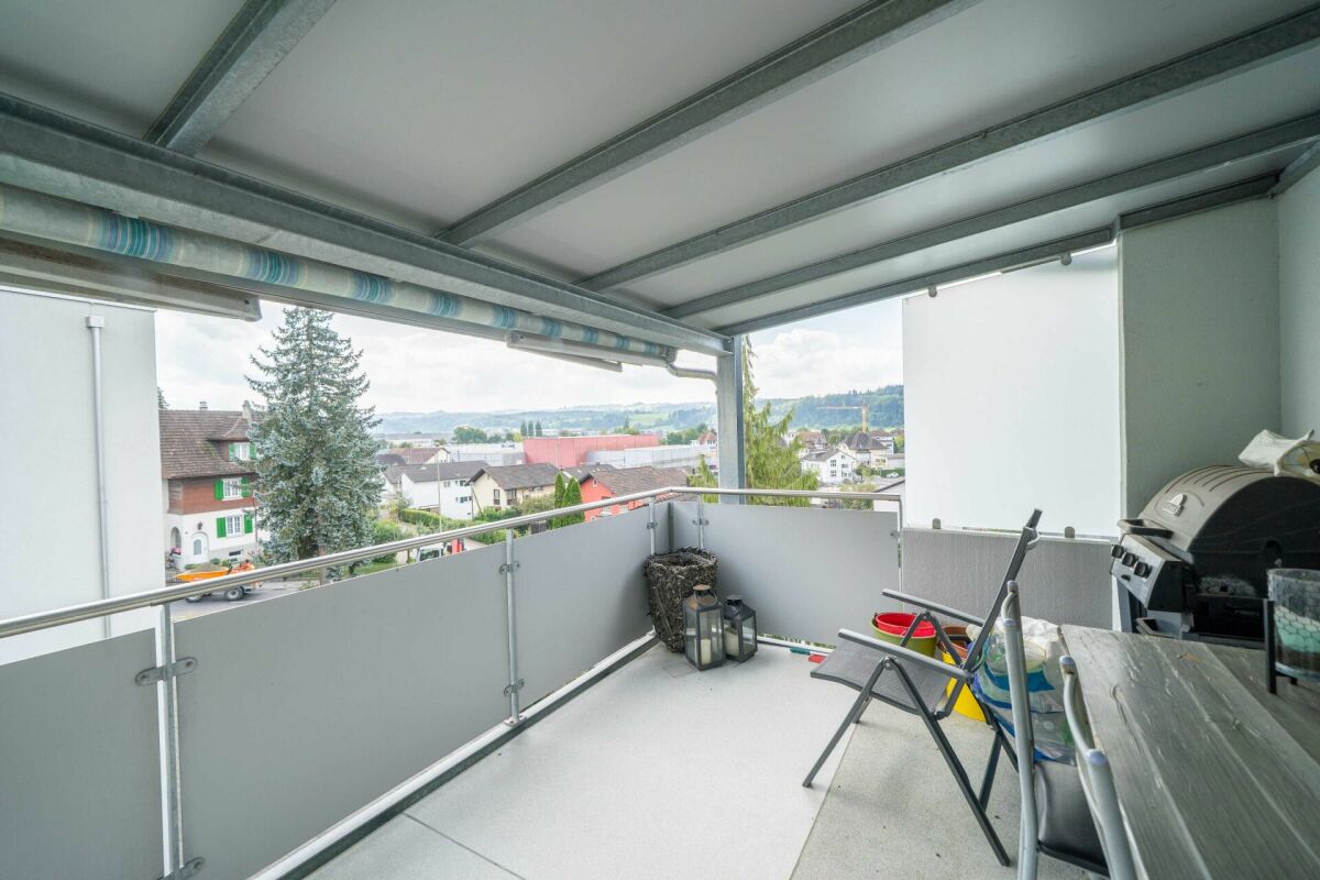 Überdachter Balkon mit Ausblick