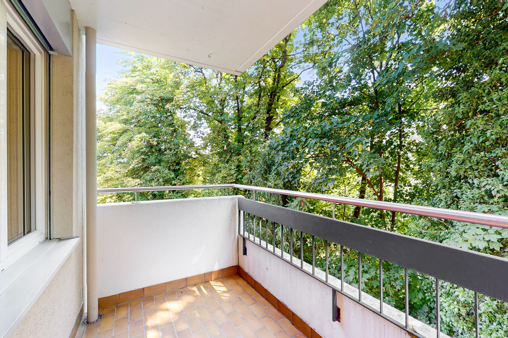 Balkon mit Grünblick