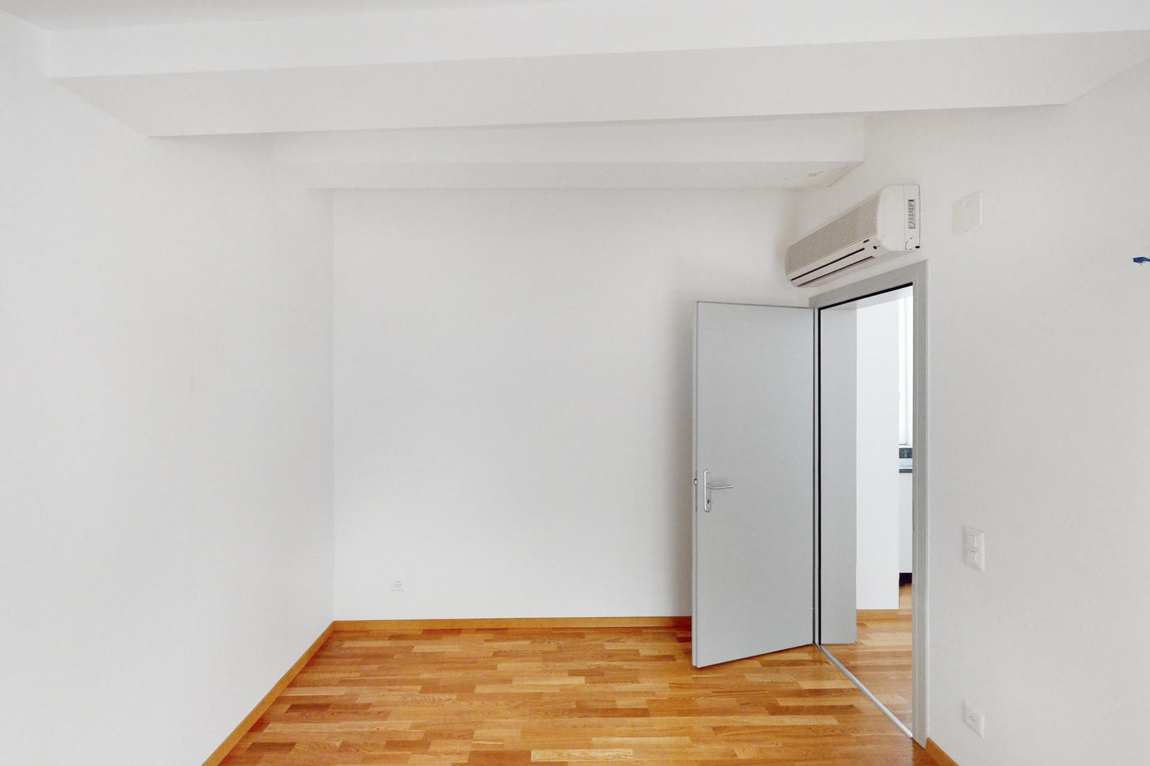 5 ZIMMER IN EINEM HISTORISCHEN GEBÄUDE IM HERZEN VON LUGANO – Lugano