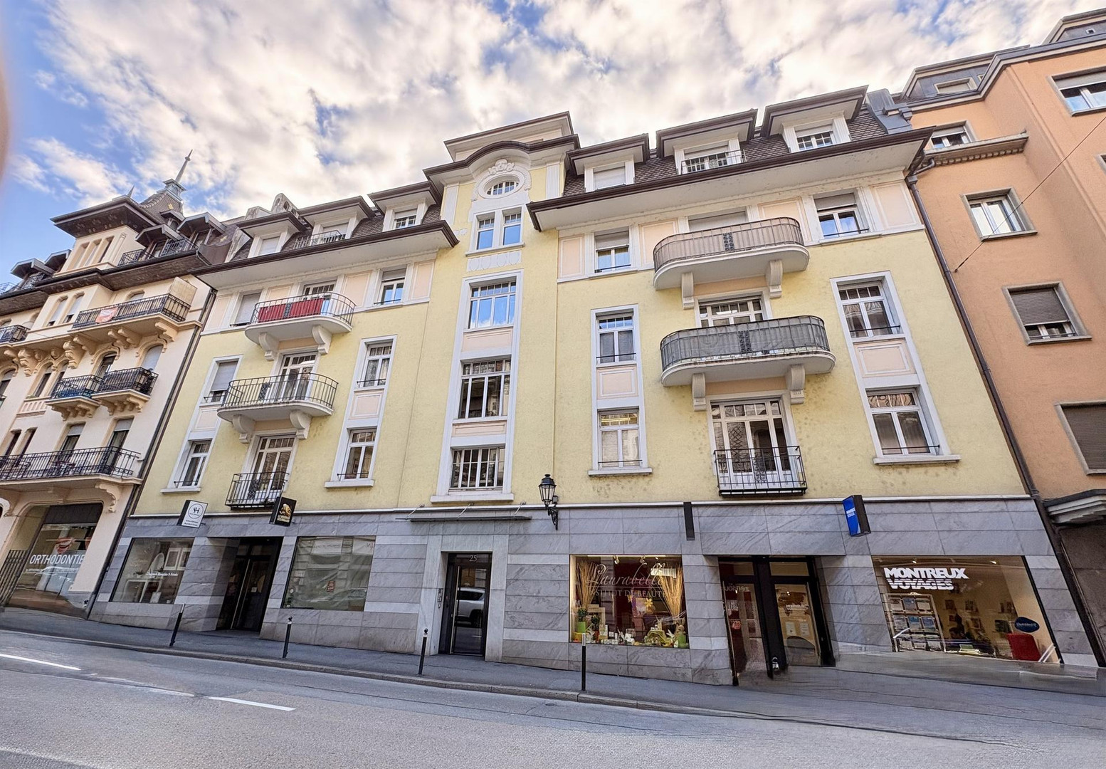 Historisches Mehrfamilienhaus mit Gewerbe im Erdgeschoss
