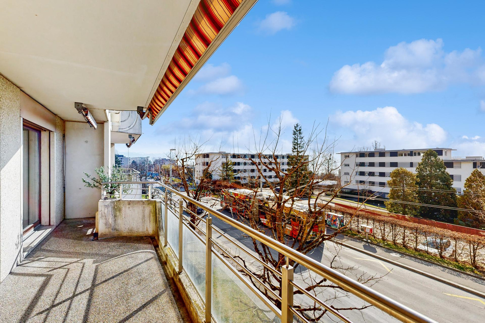 Balkon mit Stadtblick