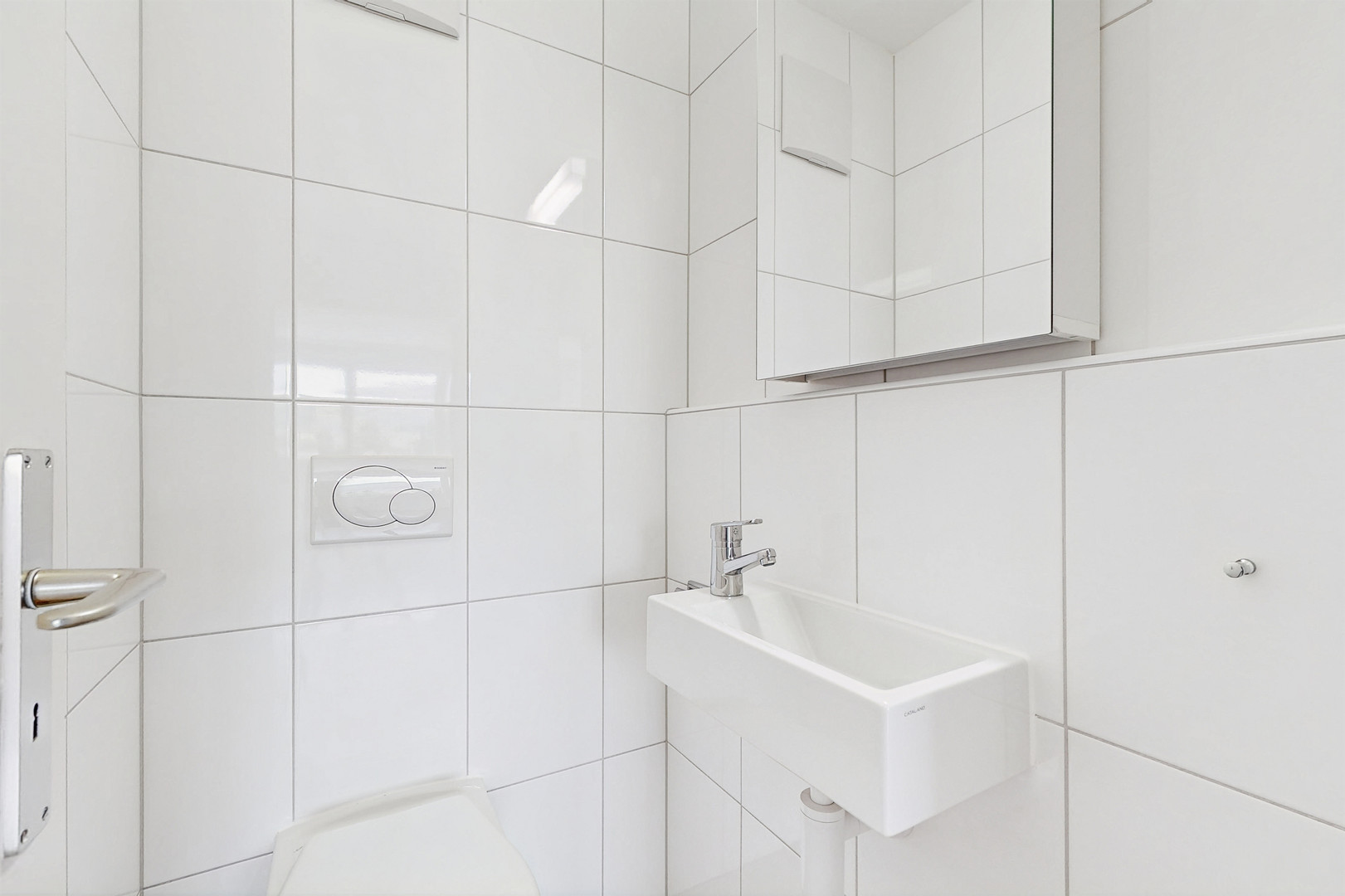 Kleines weißes Gäste-WC
