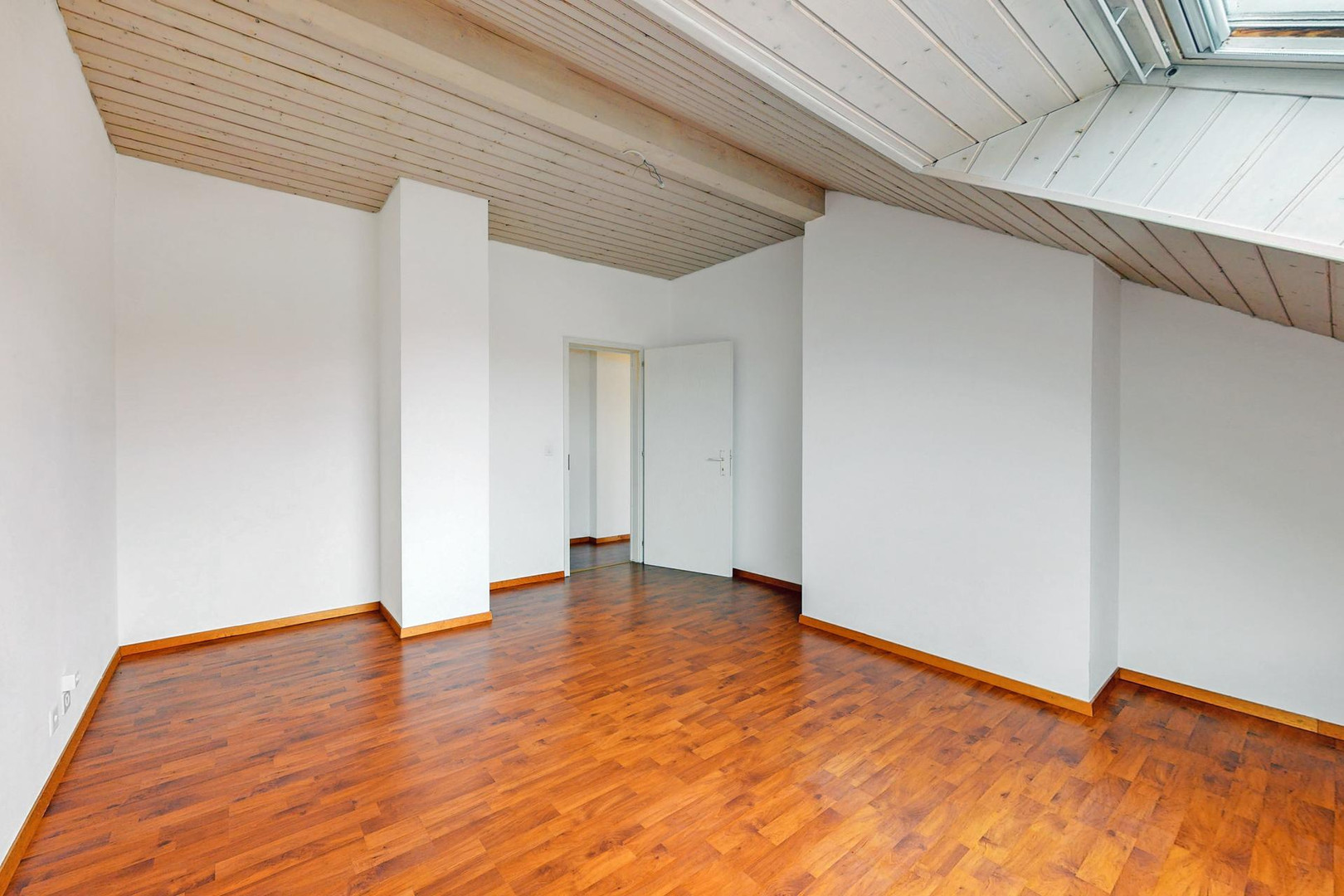 Ausgebauter Dachraum mit Dachschräge