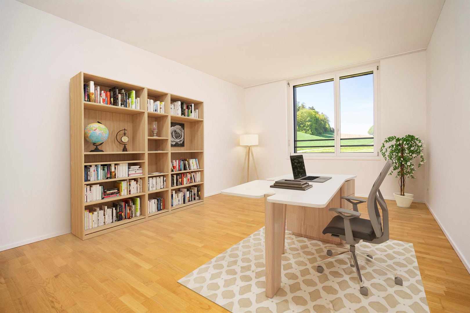 Helles Arbeitszimmer mit Bücherregal und Schreibtisch