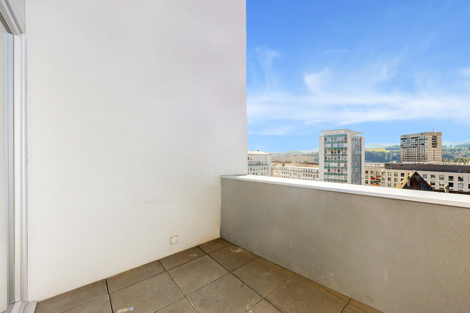 Balkon mit Stadtblick