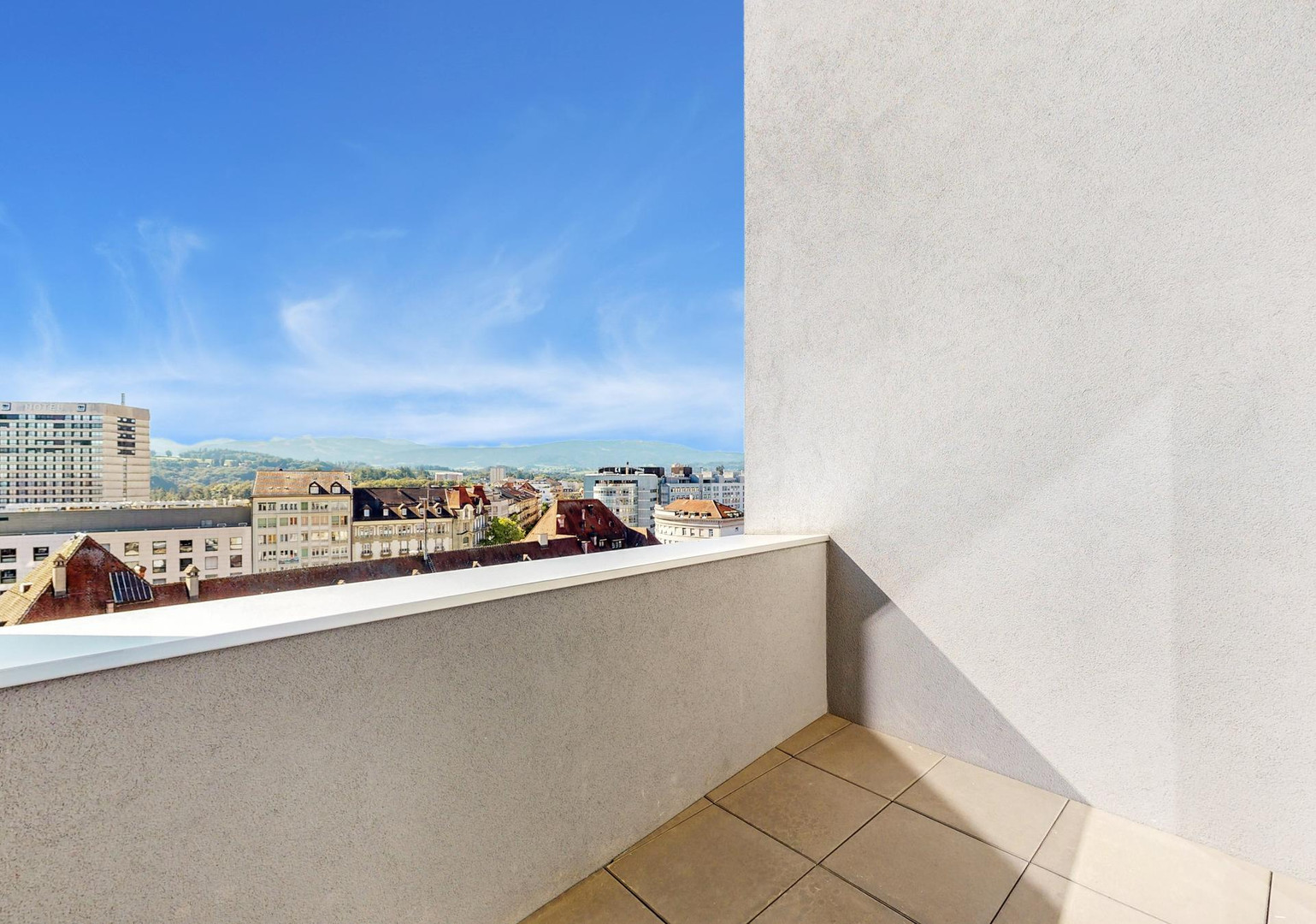 Balkon mit Stadtblick