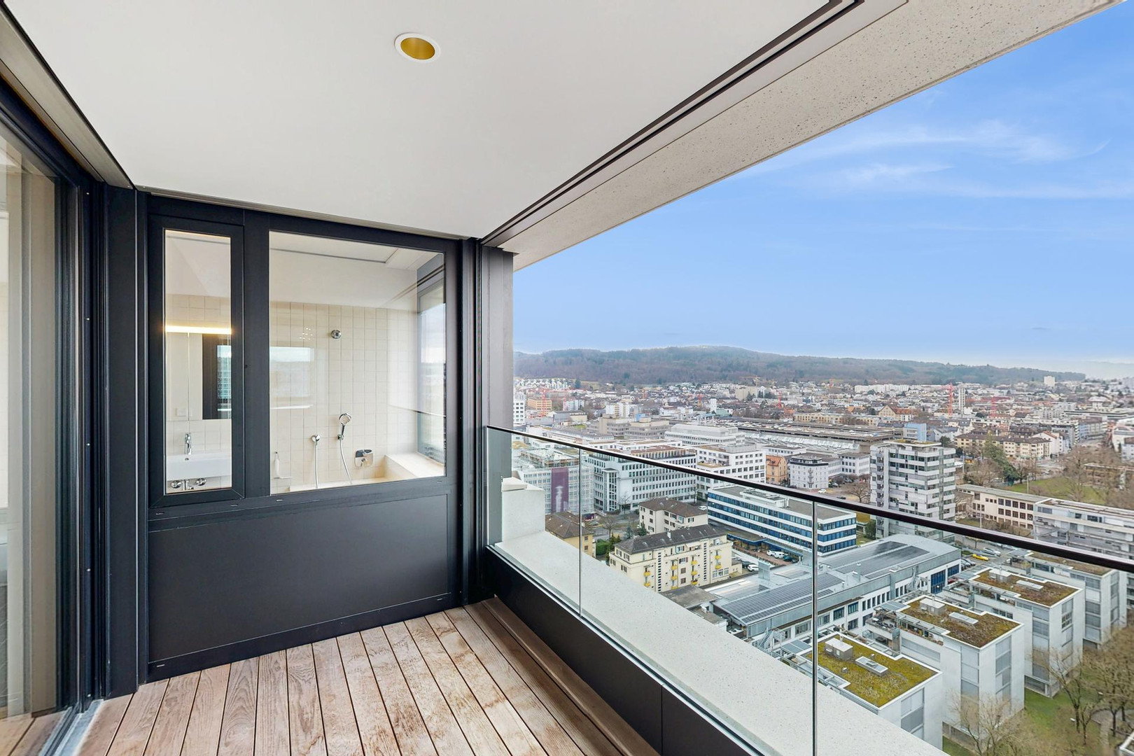 Balkon mit Stadtblick