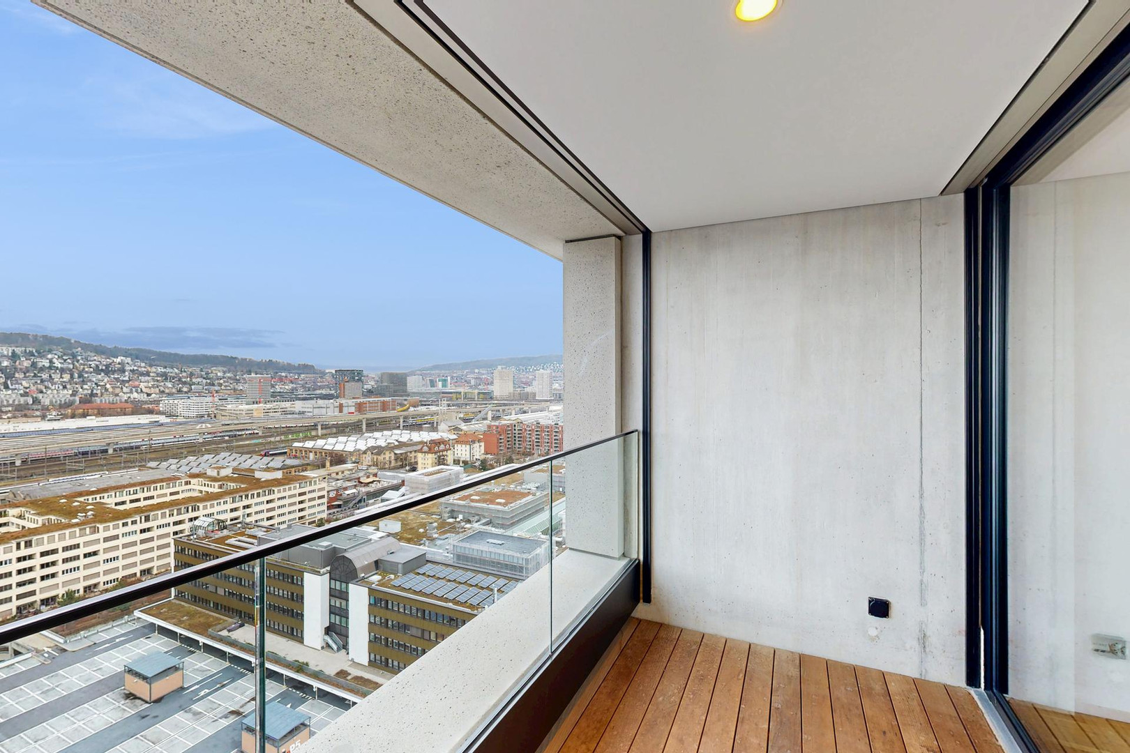 Balkon mit Stadtblick