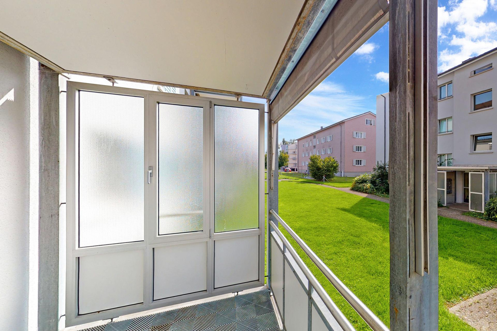 Balkon mit Blick auf Innenhof