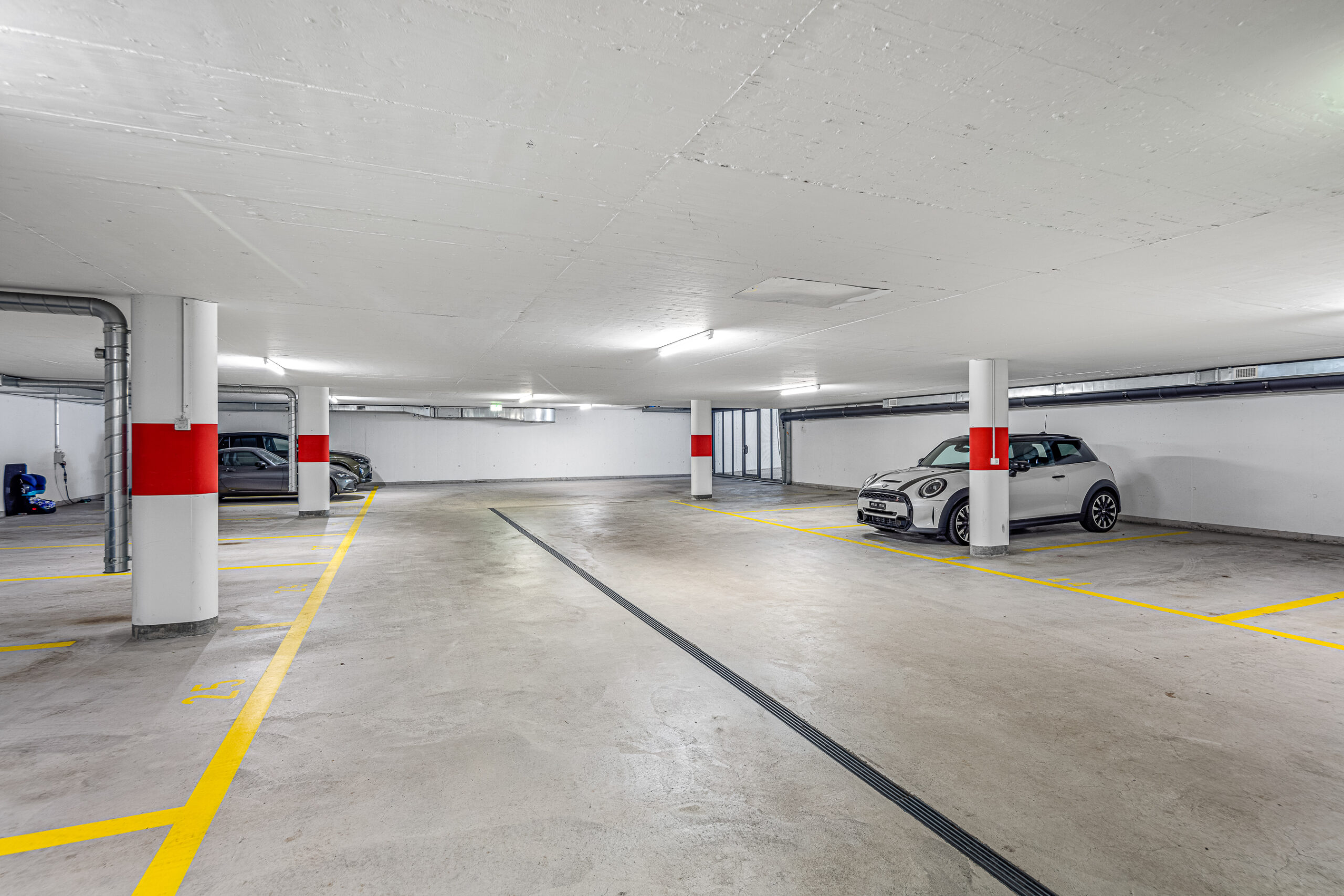 Tiefgarage mit Stellplätzen