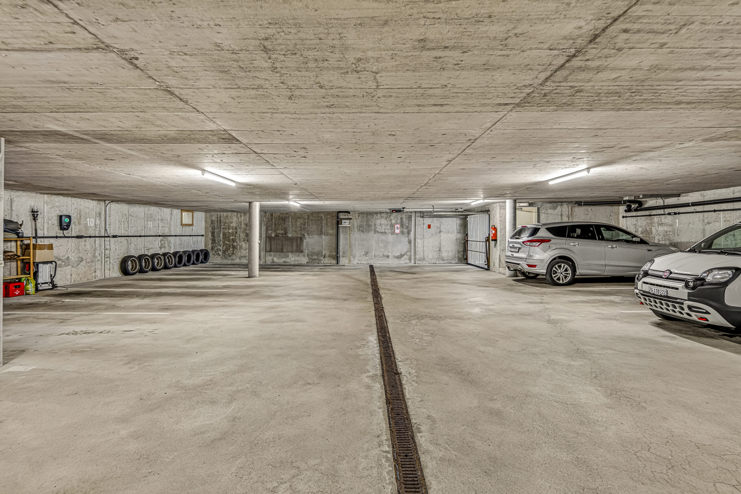 Tiefgarage mit Stellplätzen