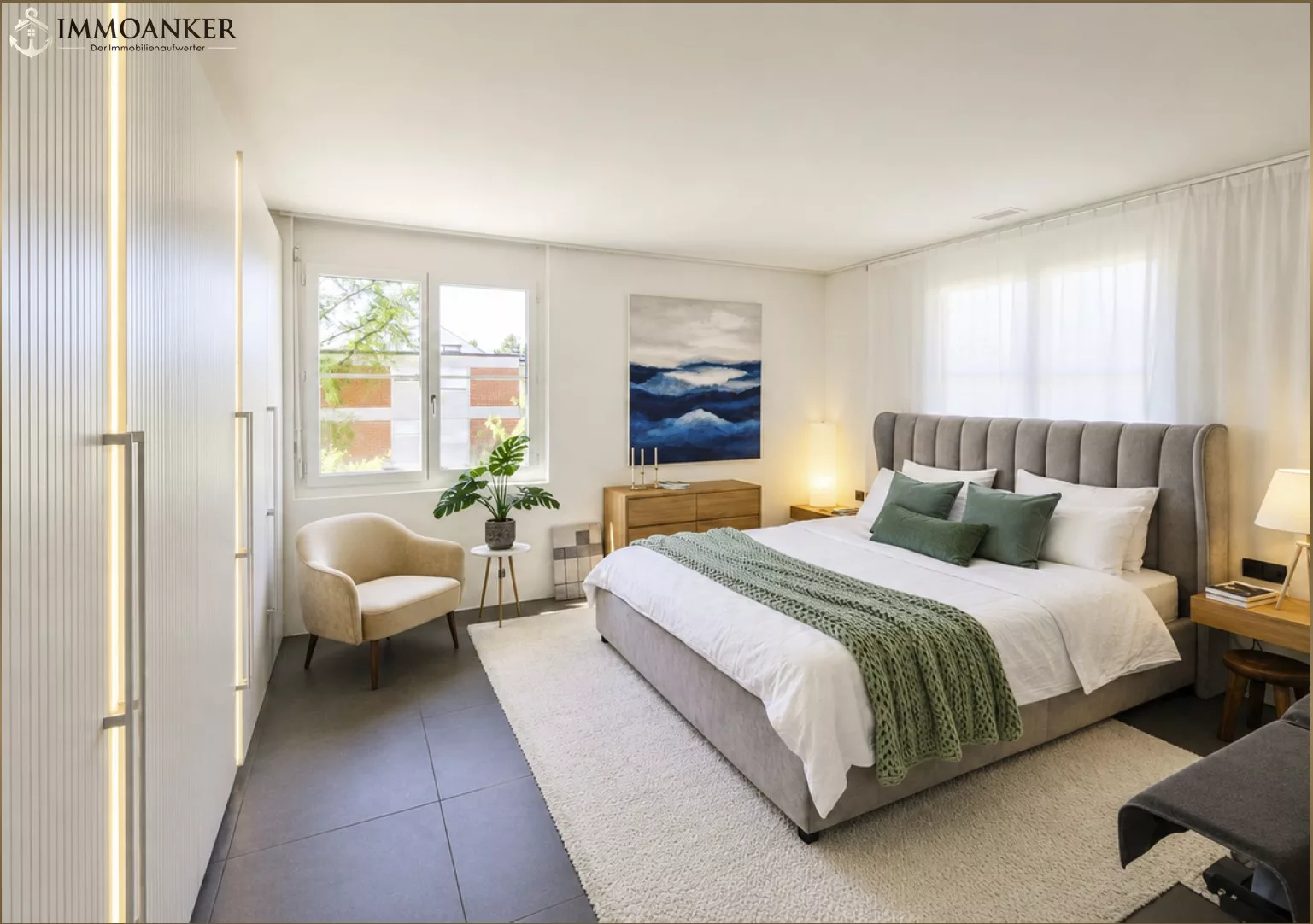 Helles Schlafzimmer mit moderner Einrichtung