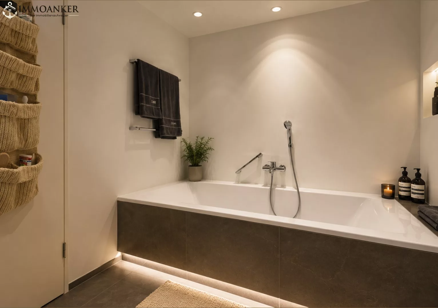 Modernes Badezimmer mit Wanne