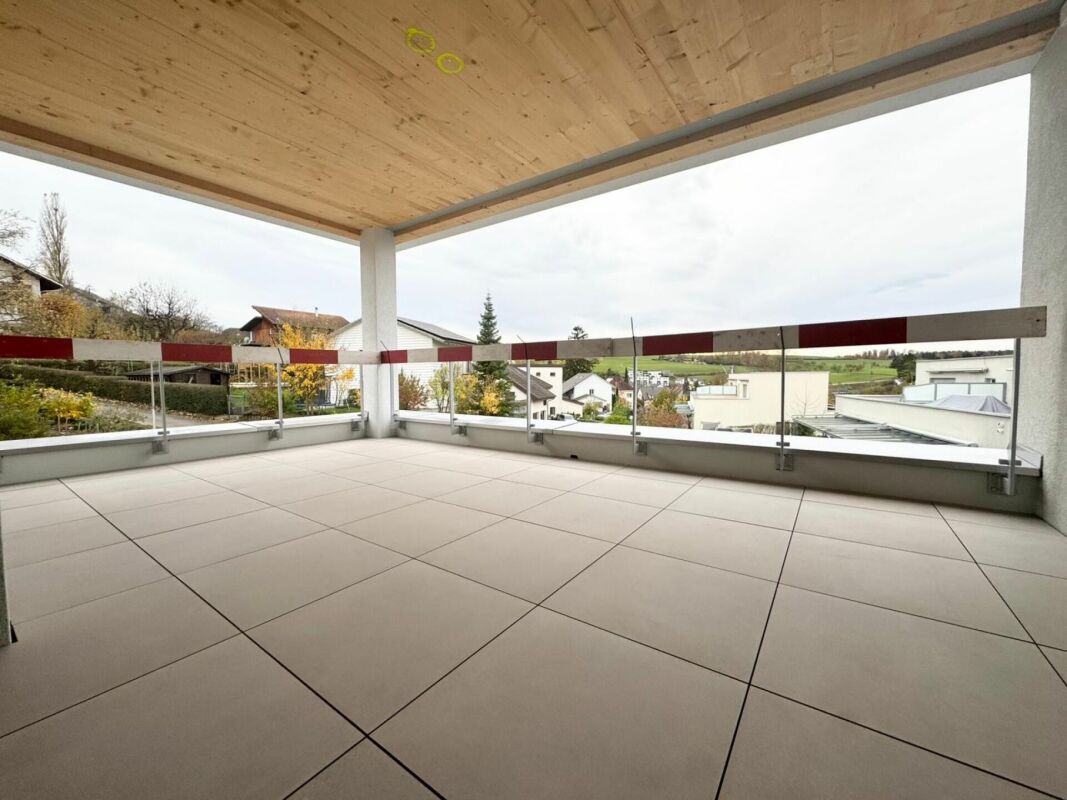 Überdachte Terrasse mit Weitblick