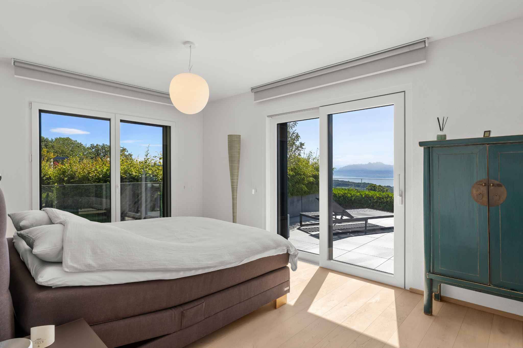 Schlafzimmer mit Meerblick und Terrasse