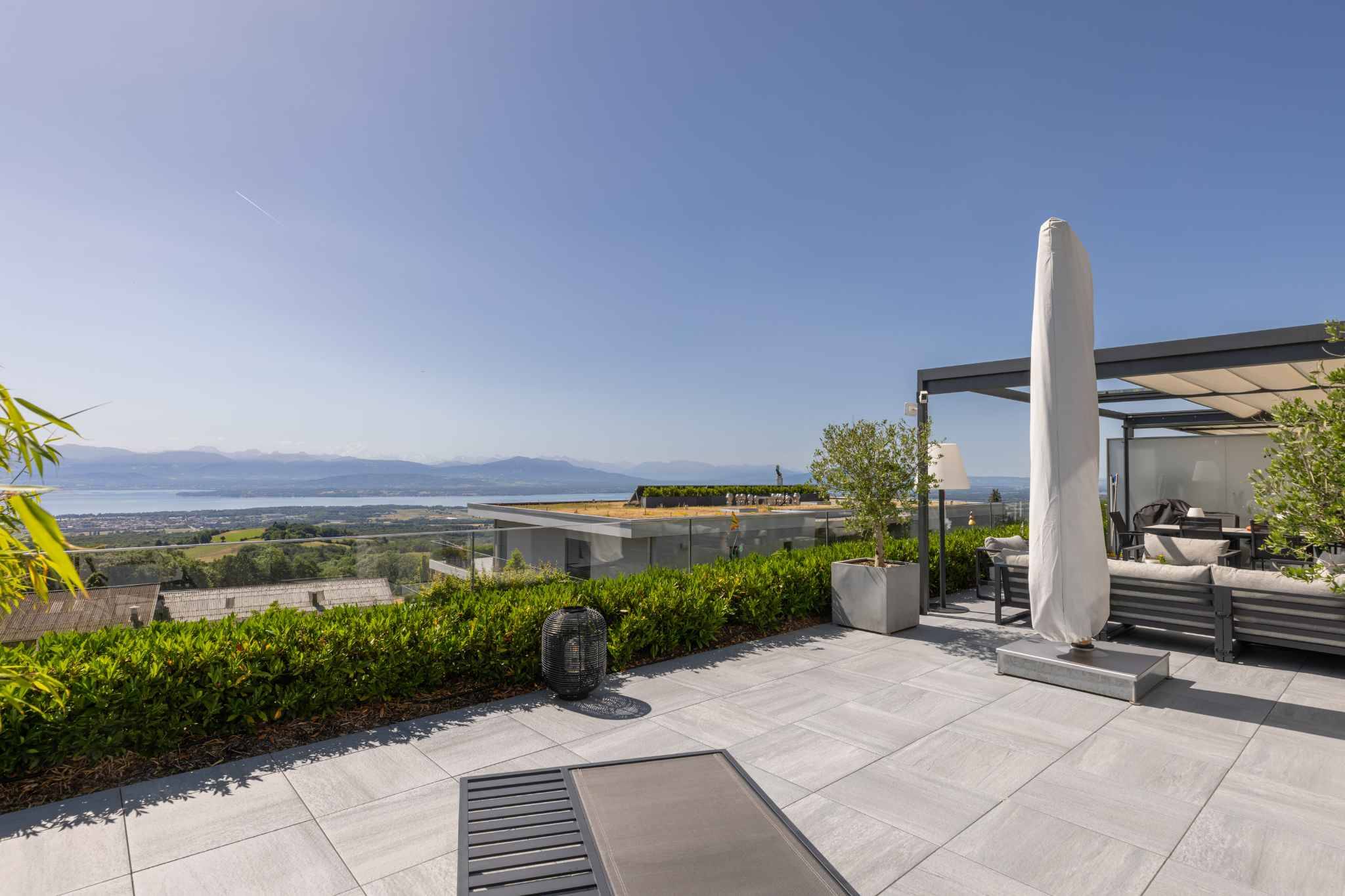 Dachterrasse mit Seeblick