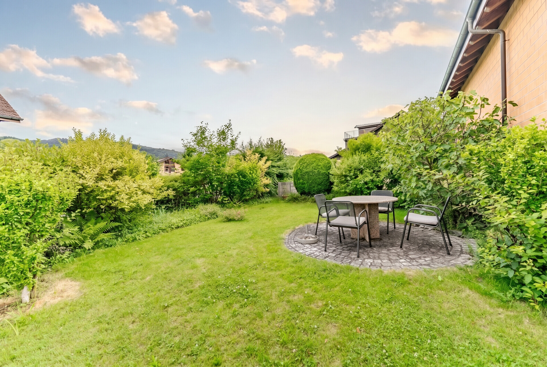 Freistehendes Einfamilienhaus mit grossem Garten an ruhiger Wohnlage – Kriens