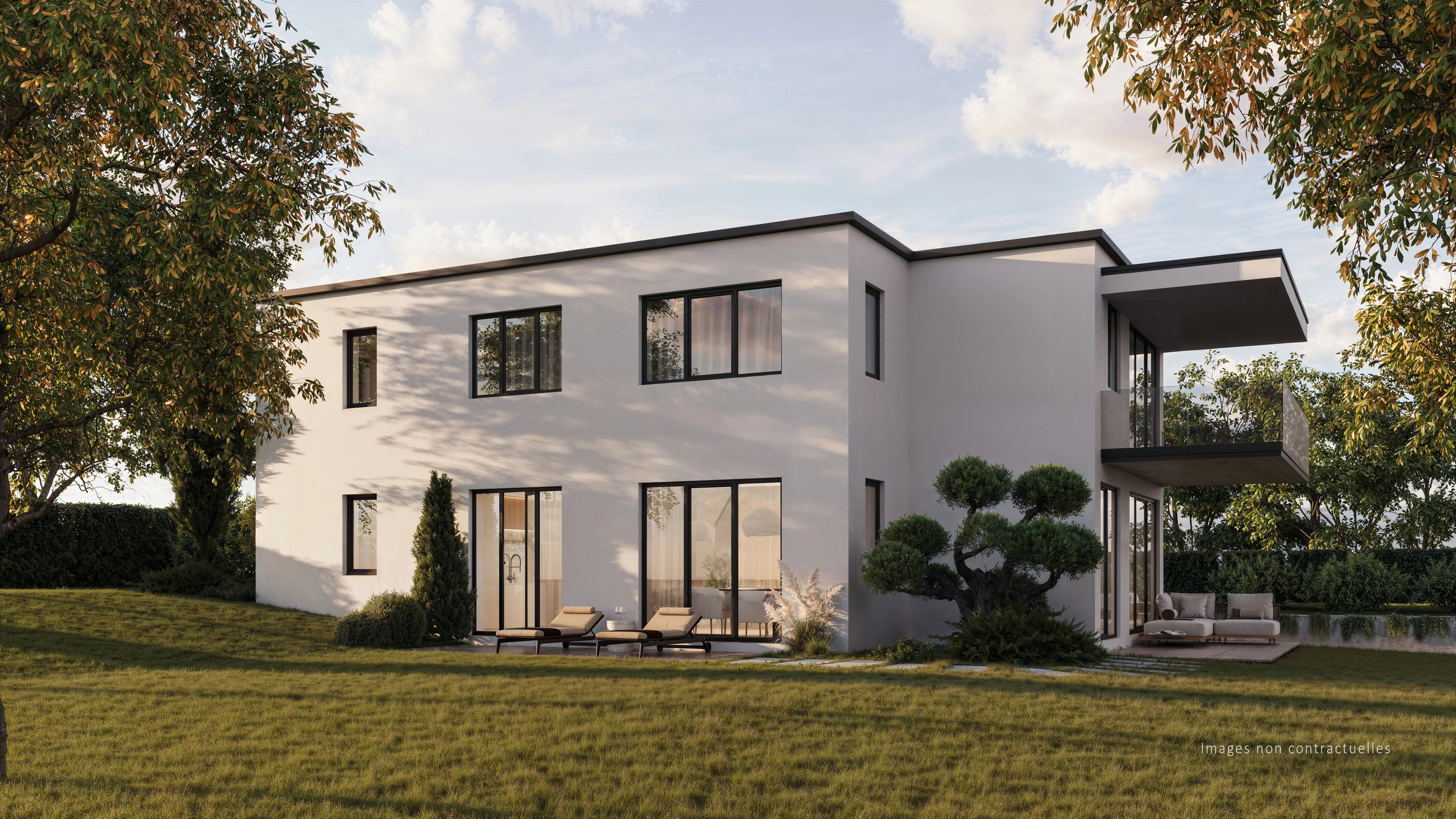 Moderne weiße Villa mit Garten und Dachterrassen