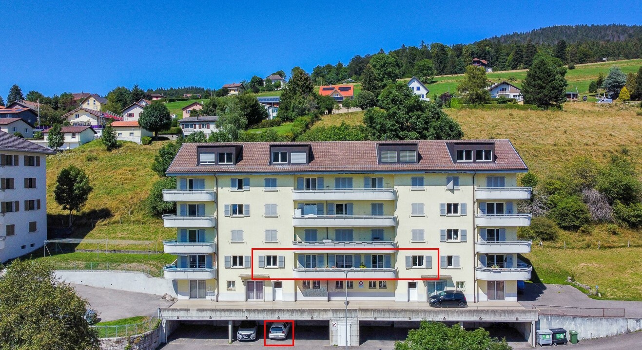 Wohnhaus mit Balkonfront in Hanglage