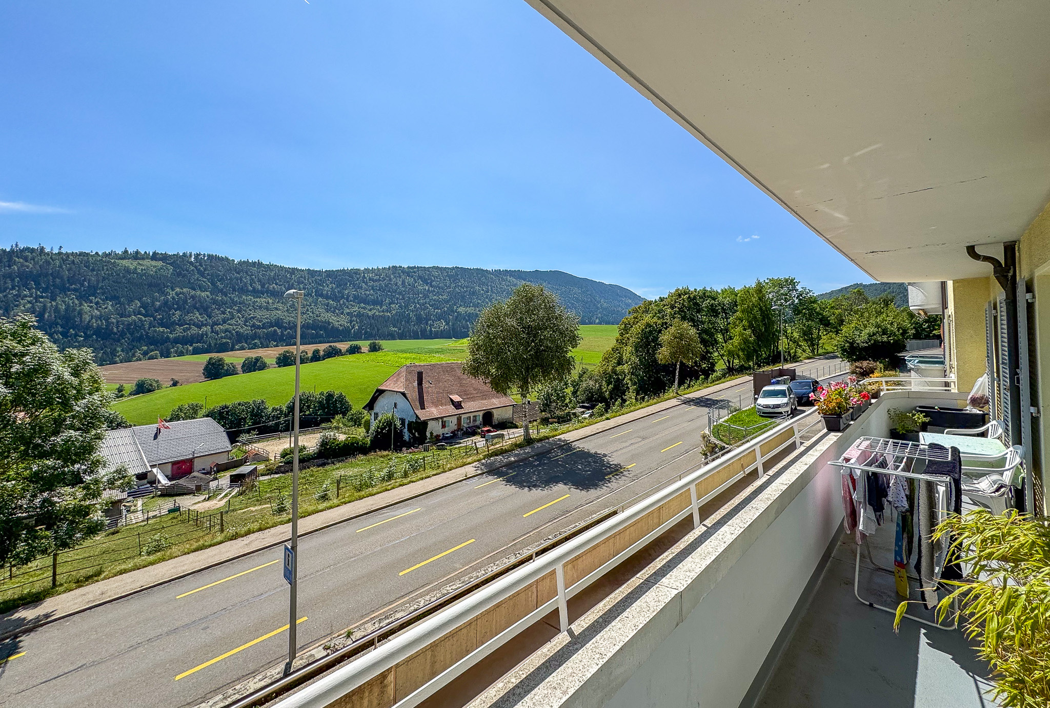 Balkon mit weitem Landschaftsblick