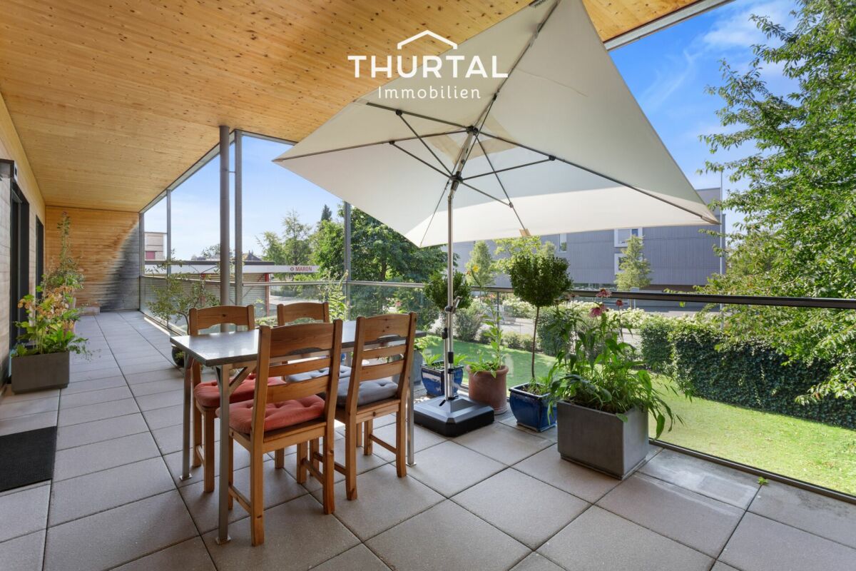 Überdachte Terrasse mit Essbereich