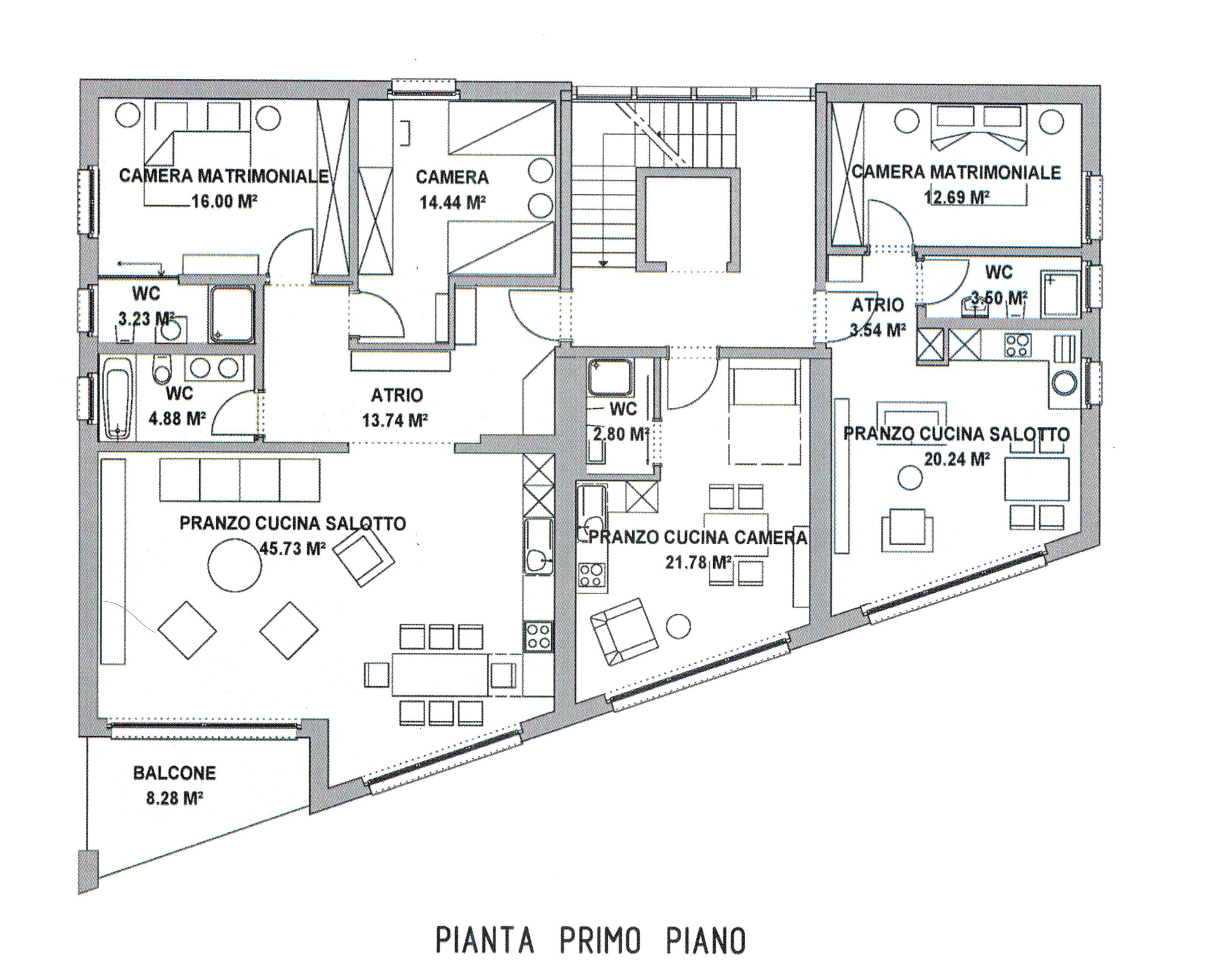 Grundriss der ersten Etage mit mehreren Schlafzimmern, Wohn-Essbereichen, Bädern und Balkon