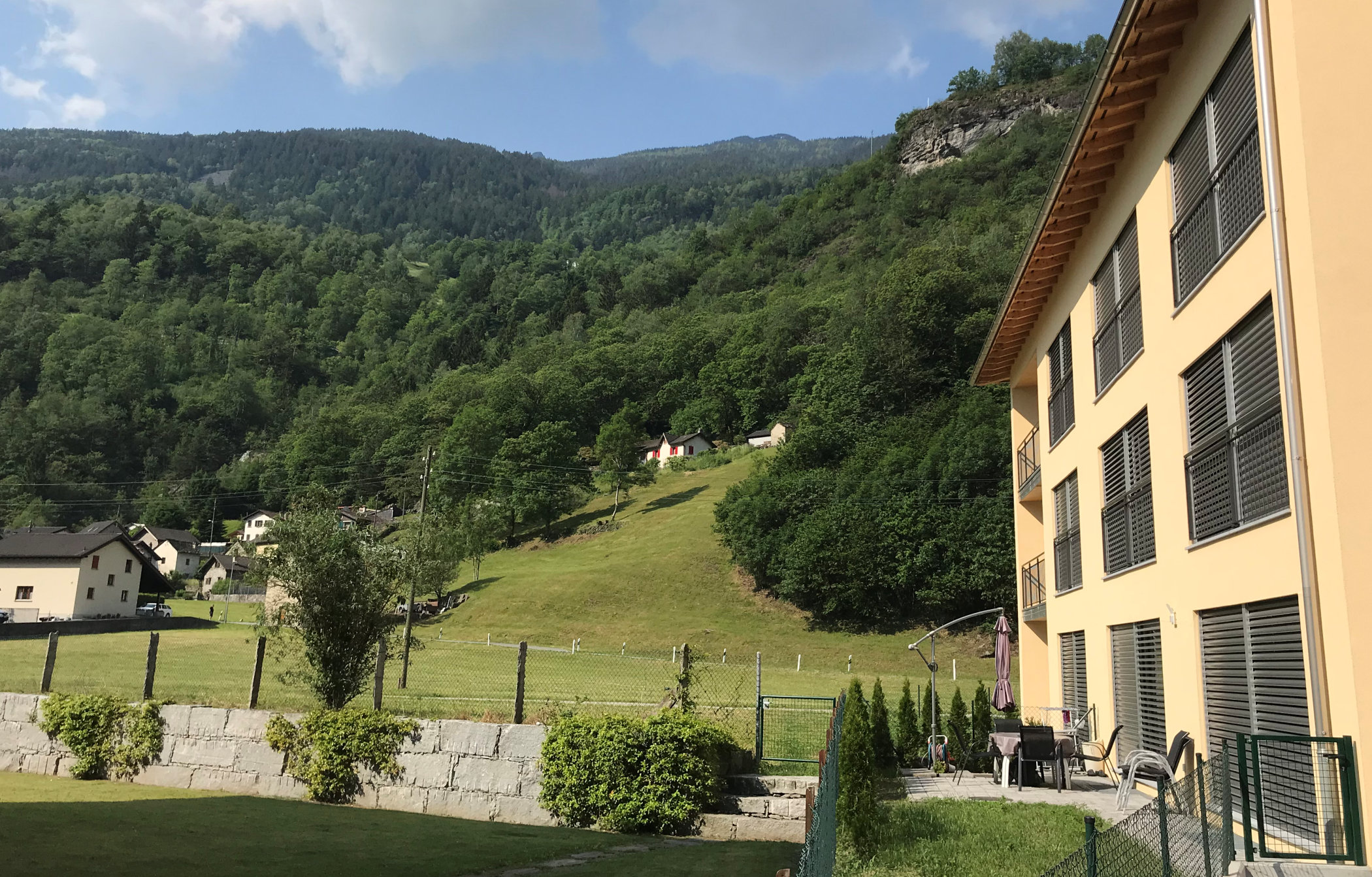 Wohnhaus mit Bergblick