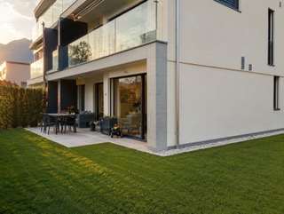 Modernes Einfamilienhaus mit Terrasse und Balkon