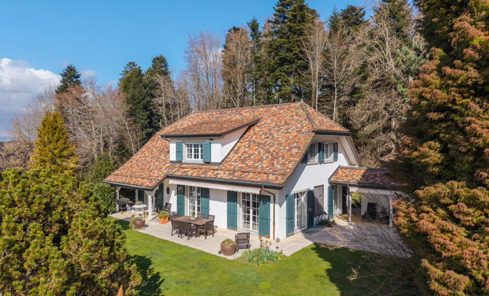 Freistehendes Haus mit Garten