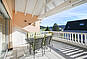 Überdachte Dachterrasse mit Außen-Essbereich