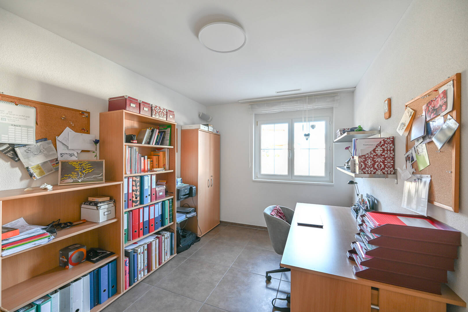 Arbeitszimmer mit viel Stauraum