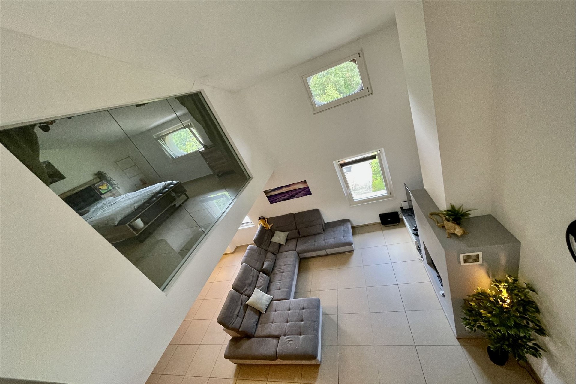 Offener Wohnbereich mit Galerie
