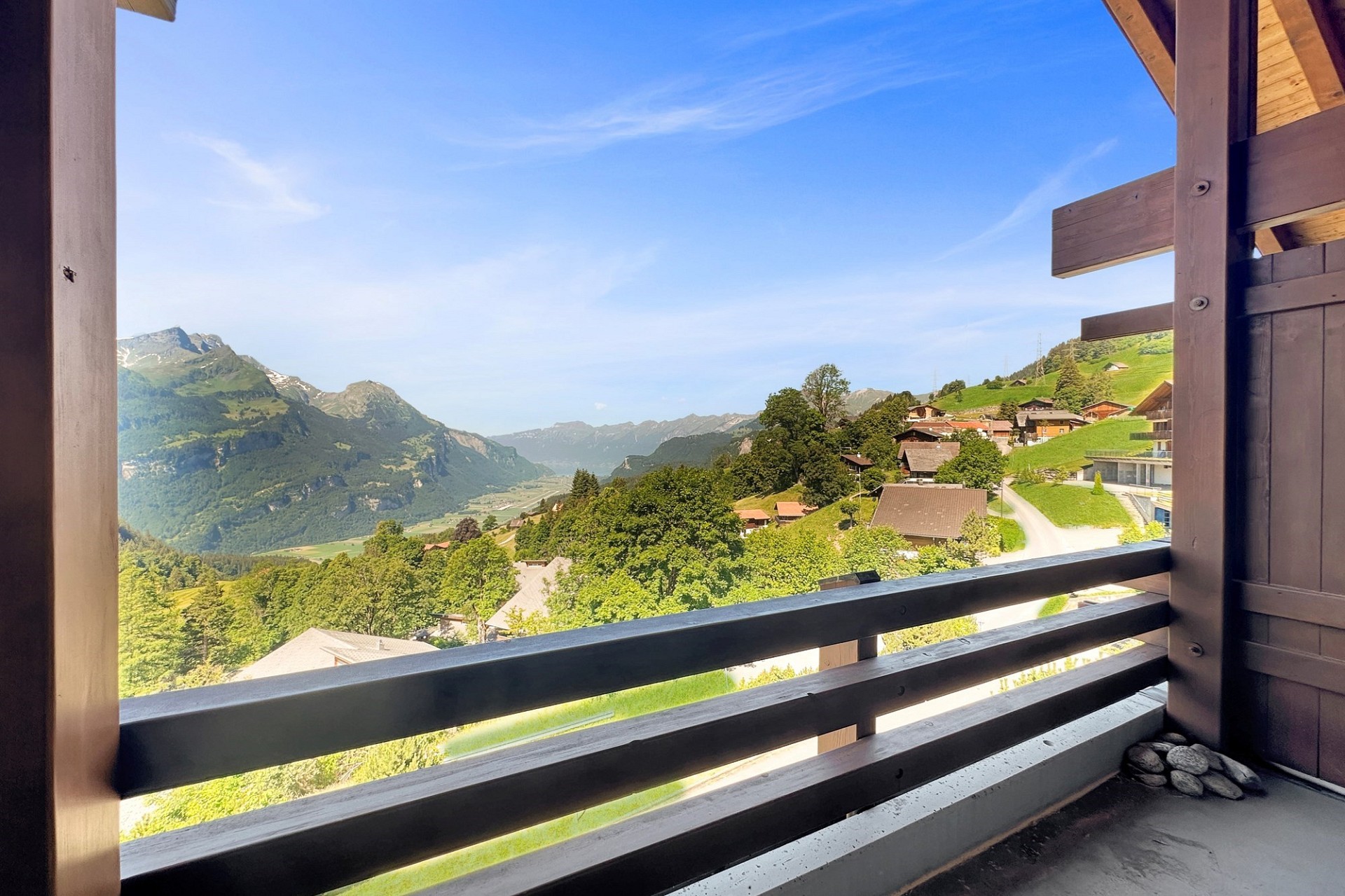 Balkon mit Bergpanorama