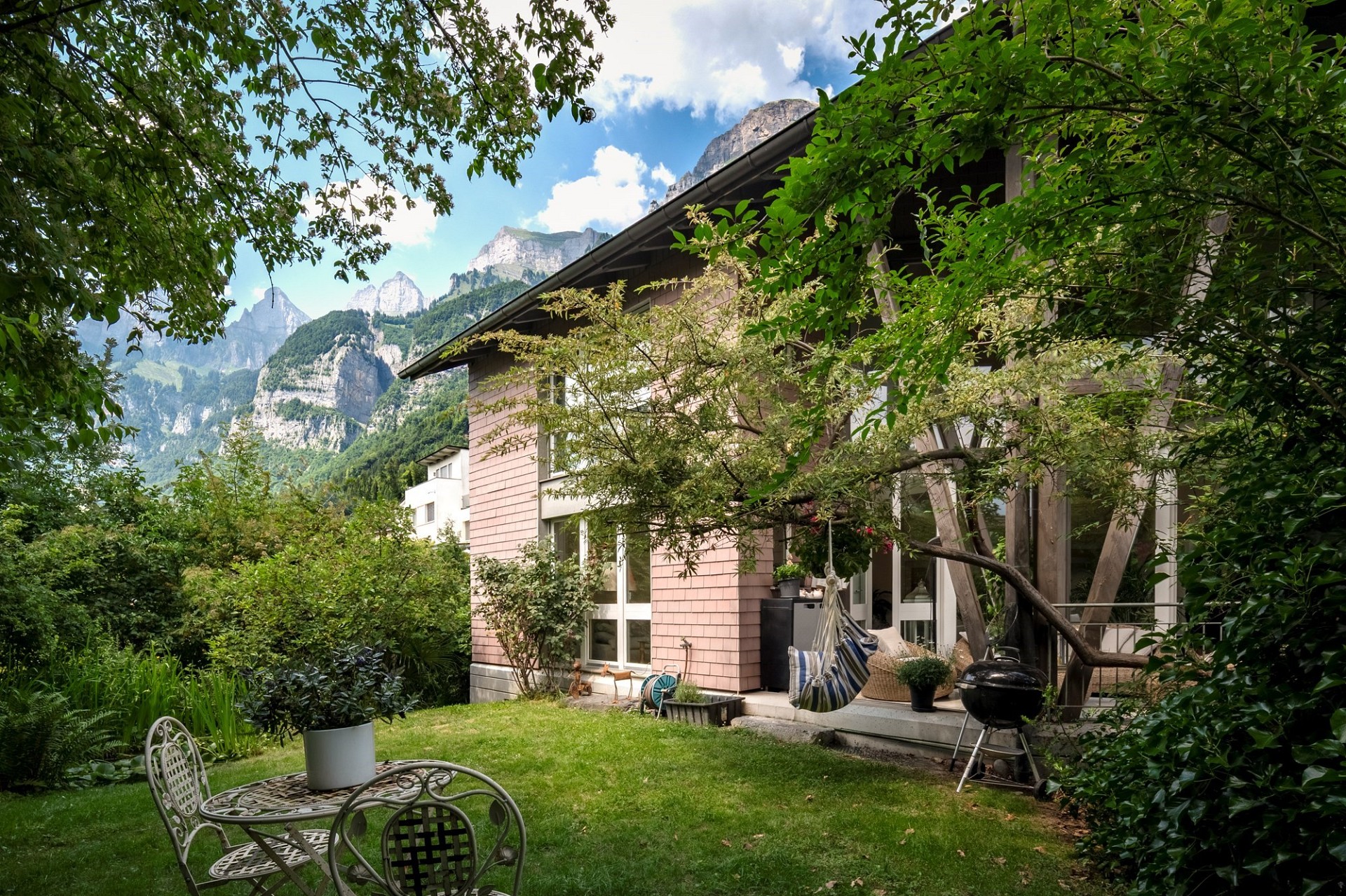 Garten mit Bergblick