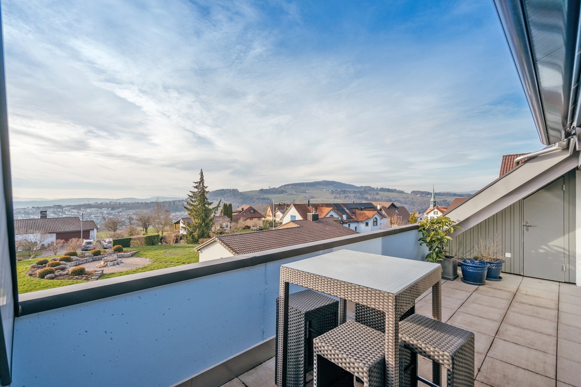 Balkon mit Ausblick ins Grüne
