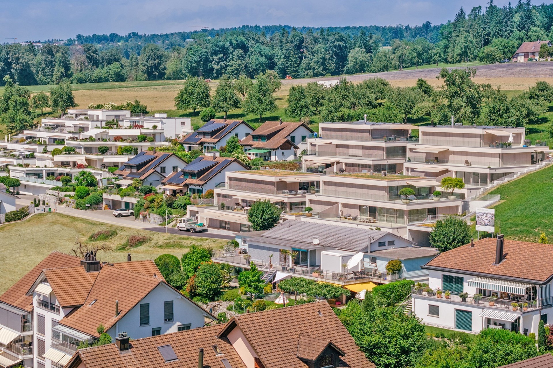 Weitläufige Wohnanlage mit Terrassenhäusern