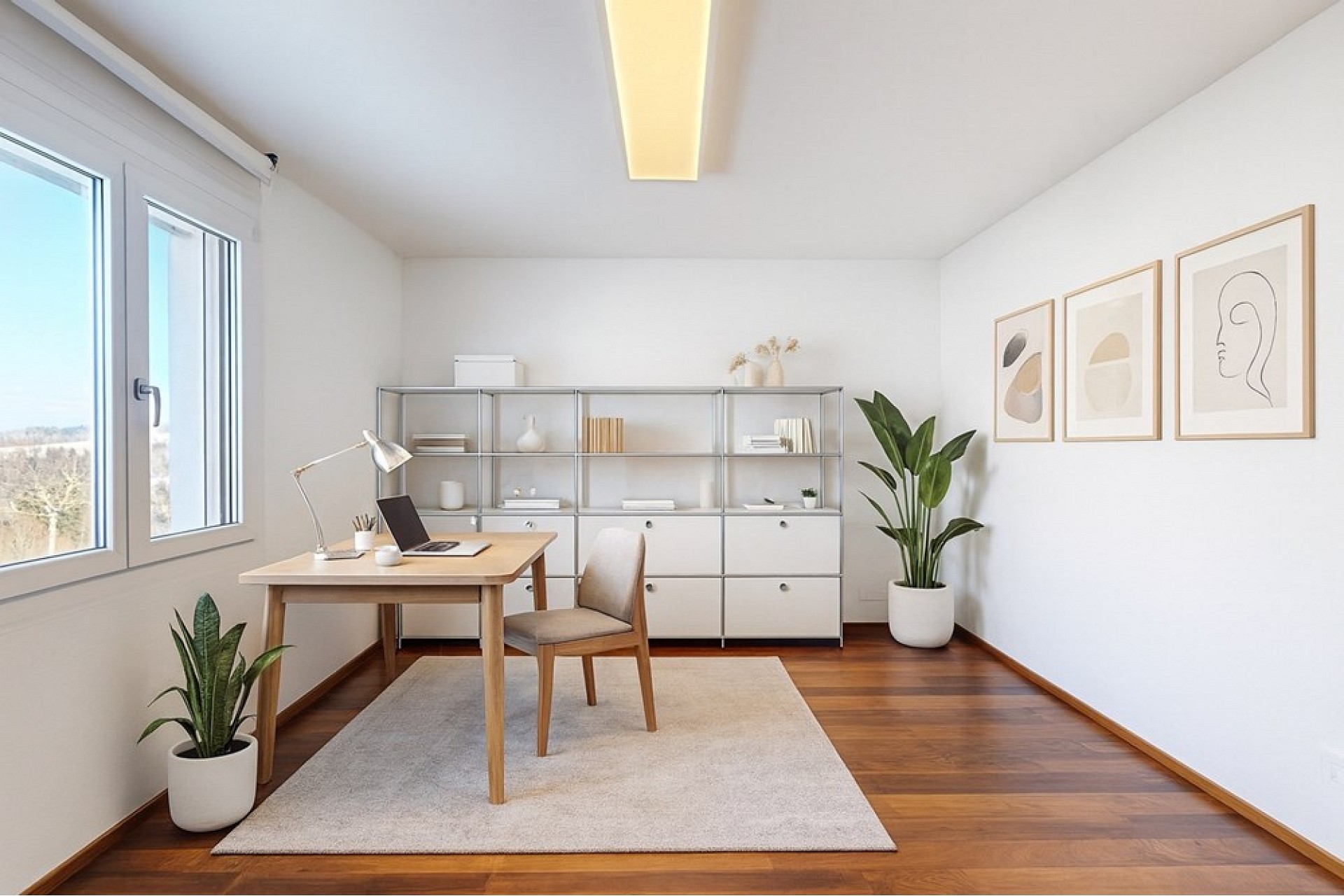 Heller Arbeitsraum mit minimalistischem Mobiliar