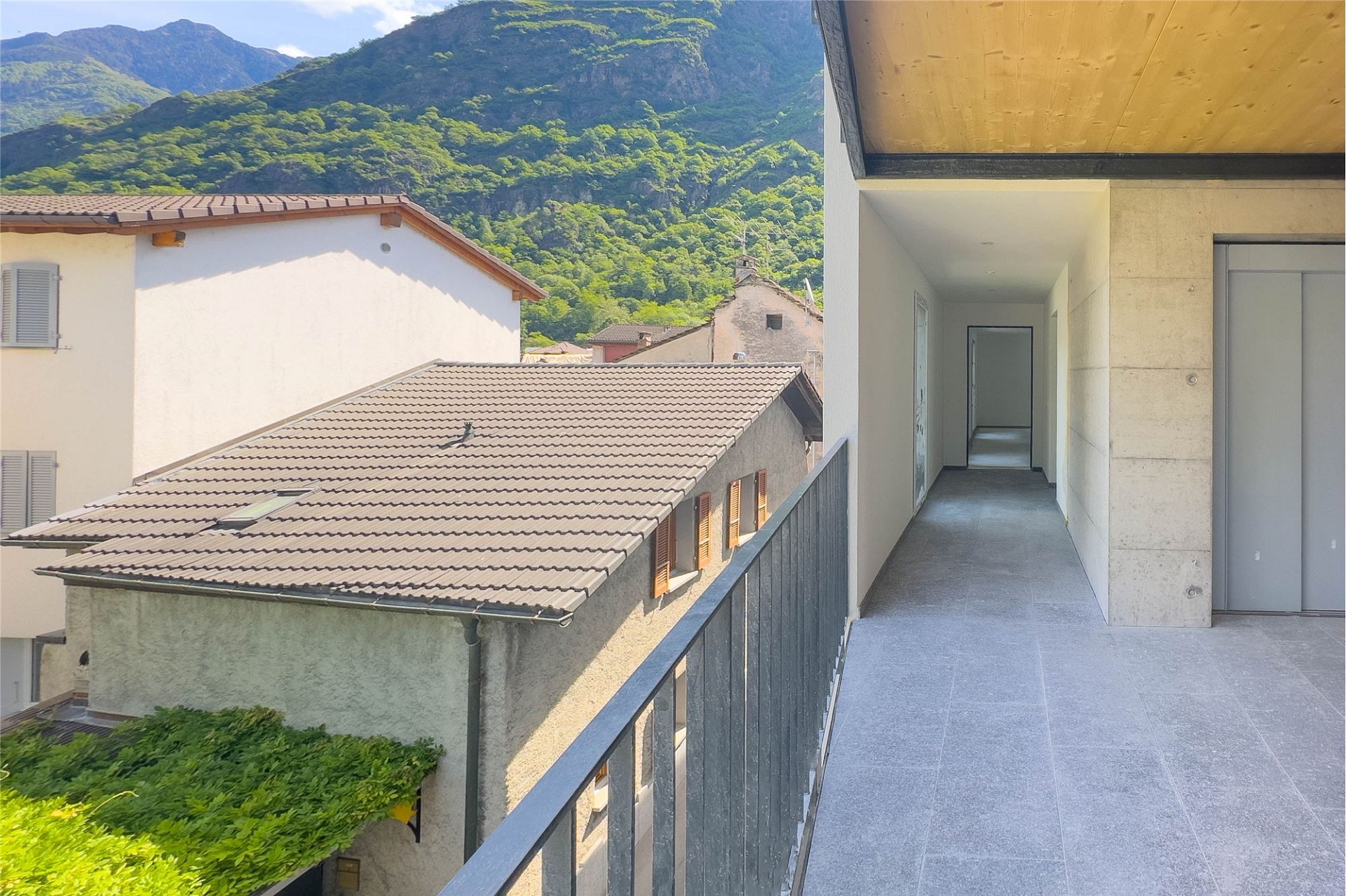 Balkon mit Bergblick