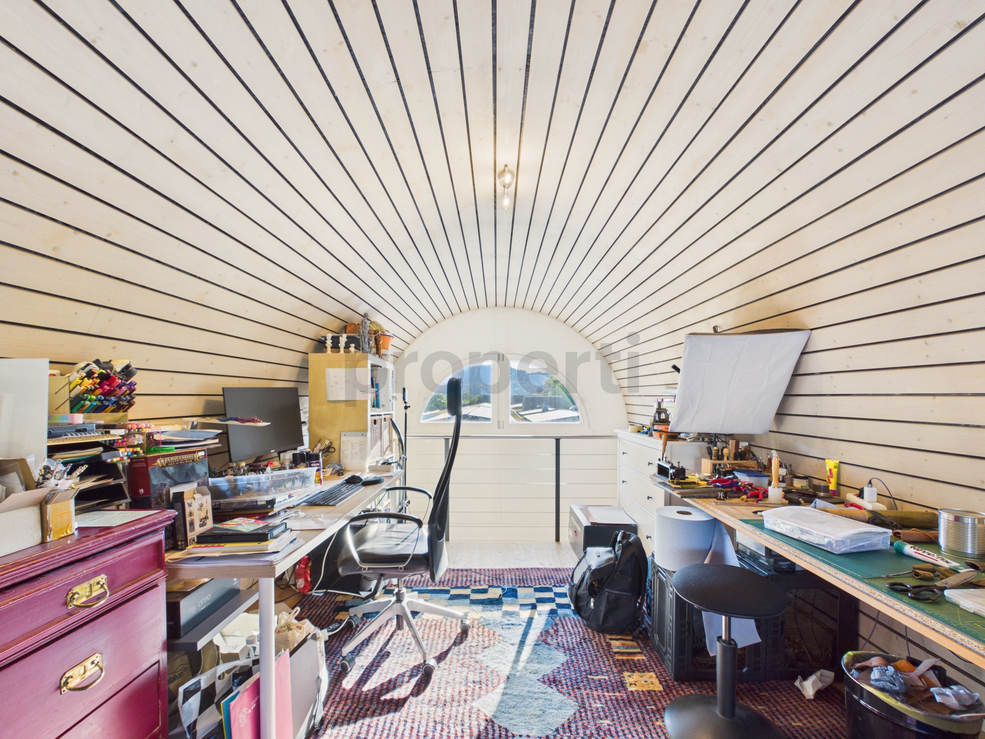 Ausgebautes Dachzimmer als Arbeits- oder Hobbyraum