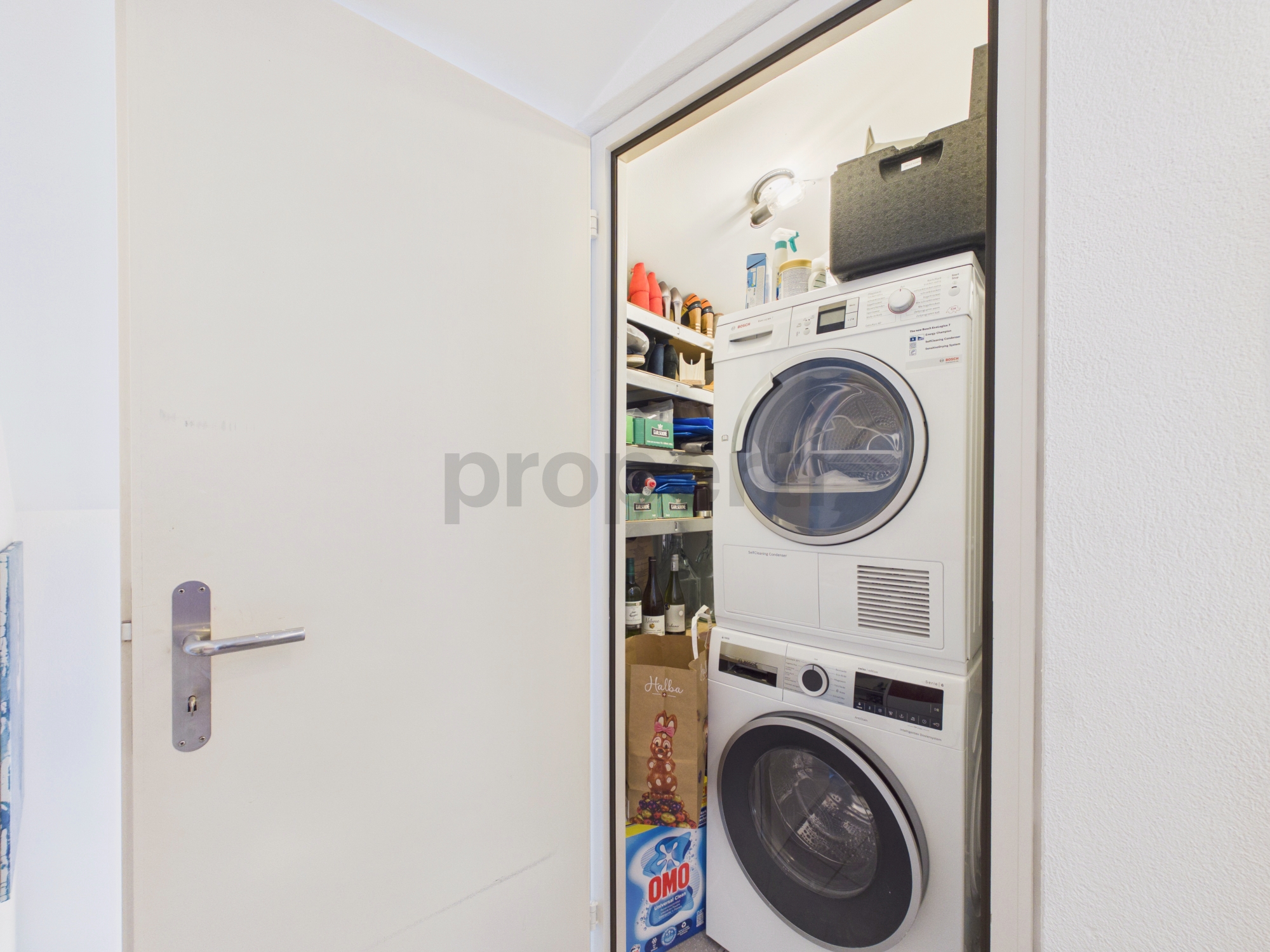 Hauswirtschafts-/Abstellschrank mit Waschmaschine und Trockner