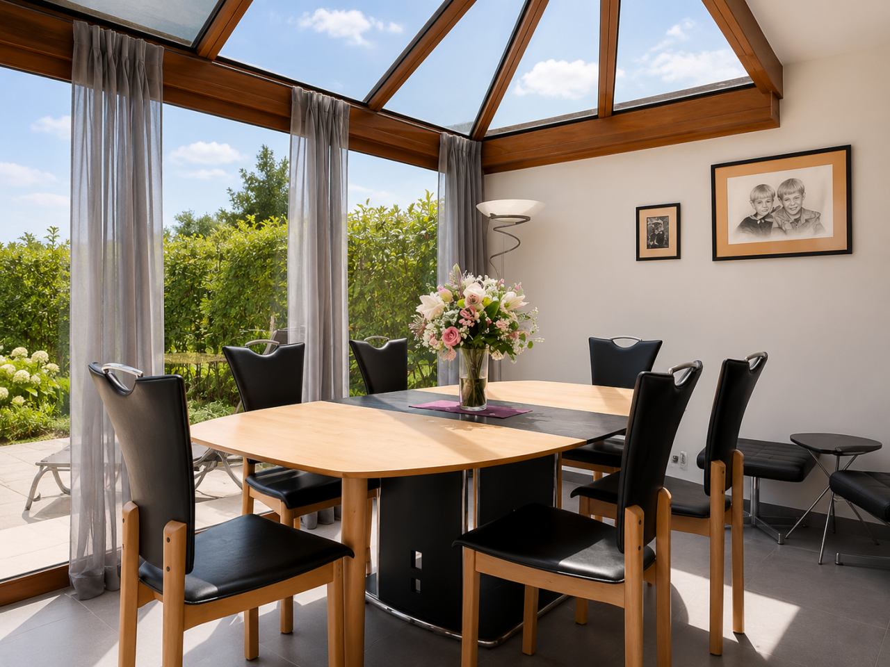 Esszimmer mit Wintergarten und Glaskuppeldach