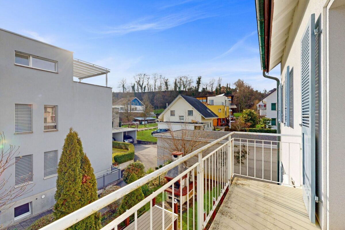 Balkon mit Blick auf Wohnumgebung