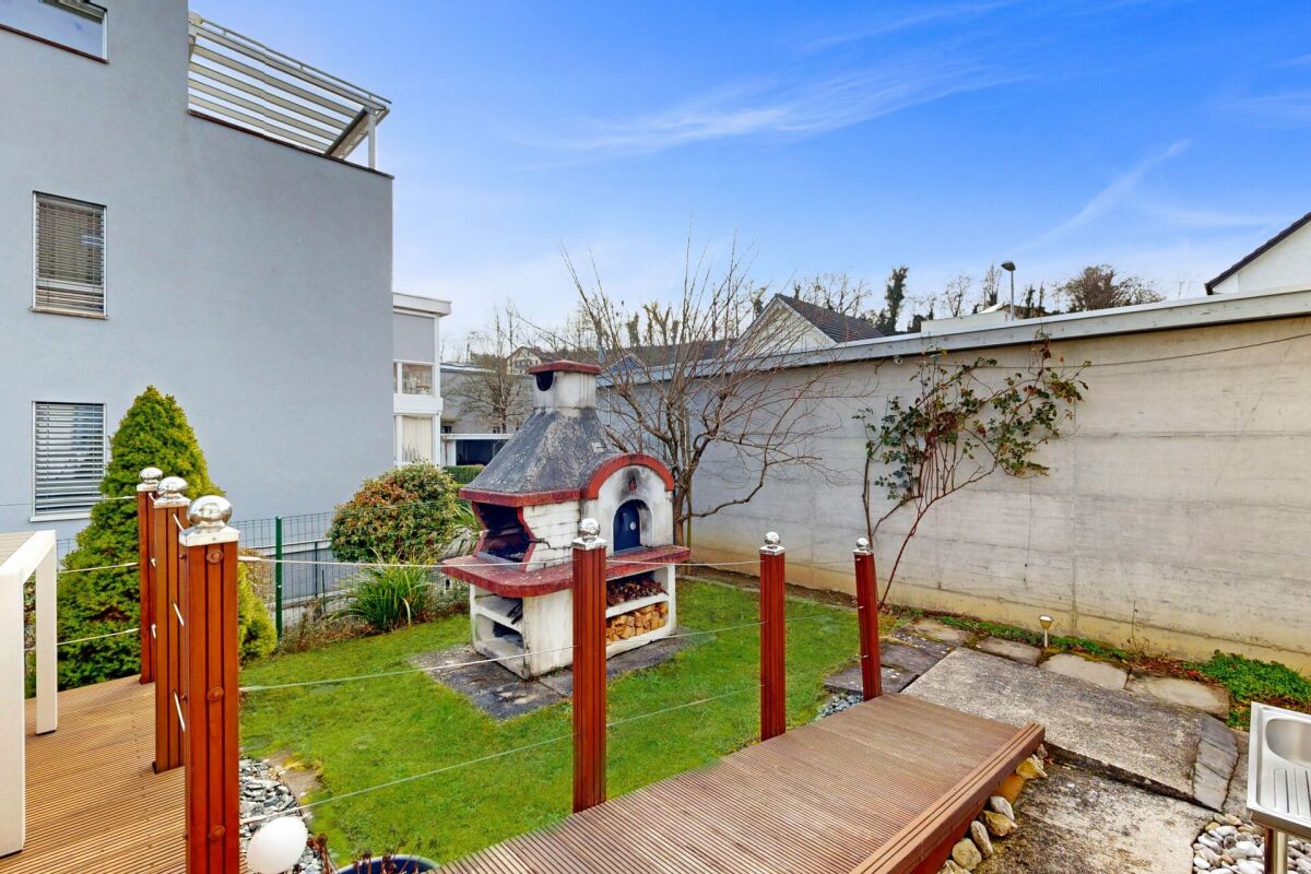 Garten mit Grillplatz und Terrasse