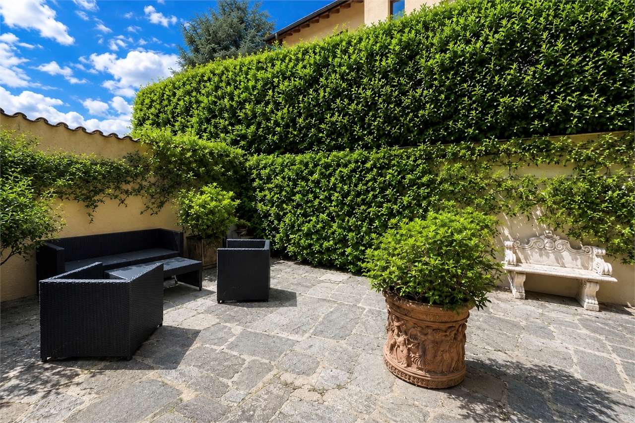 Mediterrane Terrasse mit Sitzgruppe