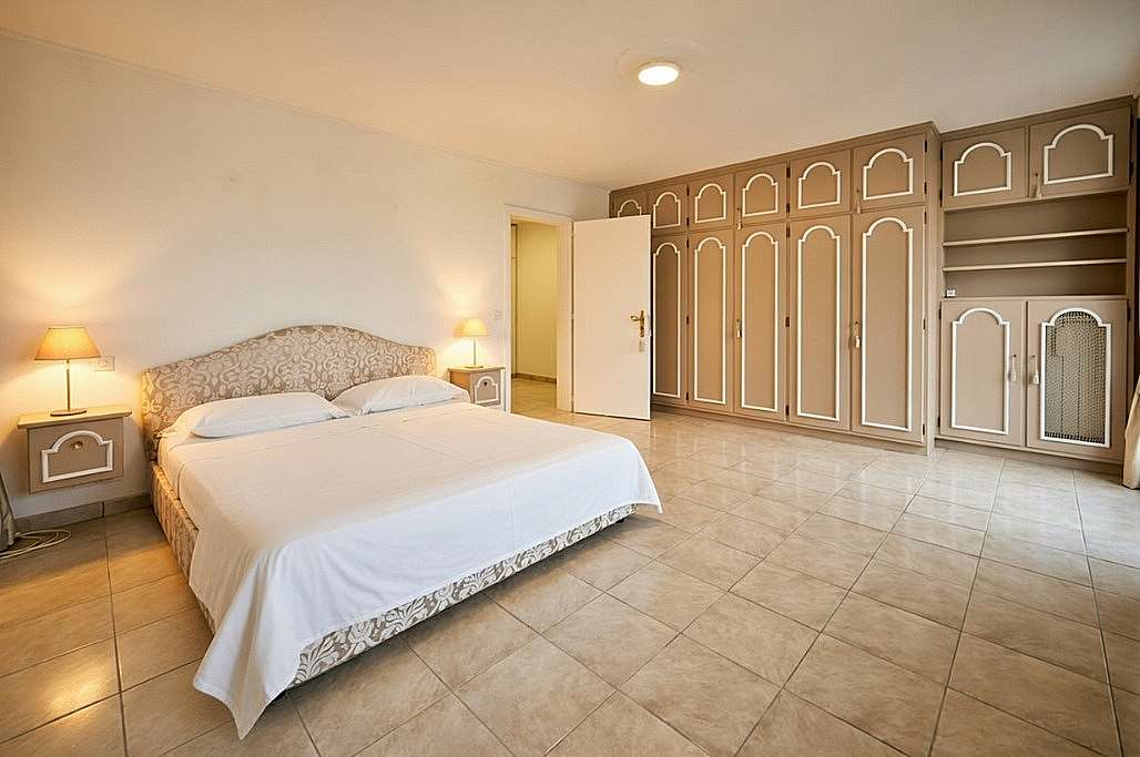 Schlafzimmer mit Einbauschränken