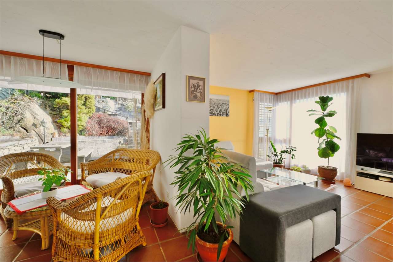 Helles Wohnzimmer mit Wintergartencharakter