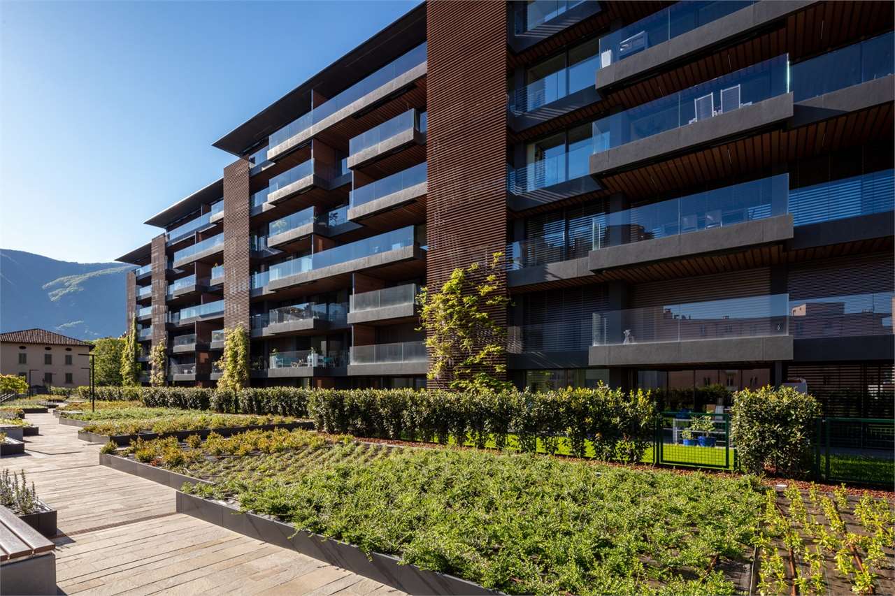 Modernes Wohnensemble mit Dachterrassen und Gartenanlage