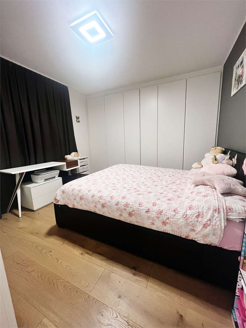Schlafzimmer mit Einbauschränken
